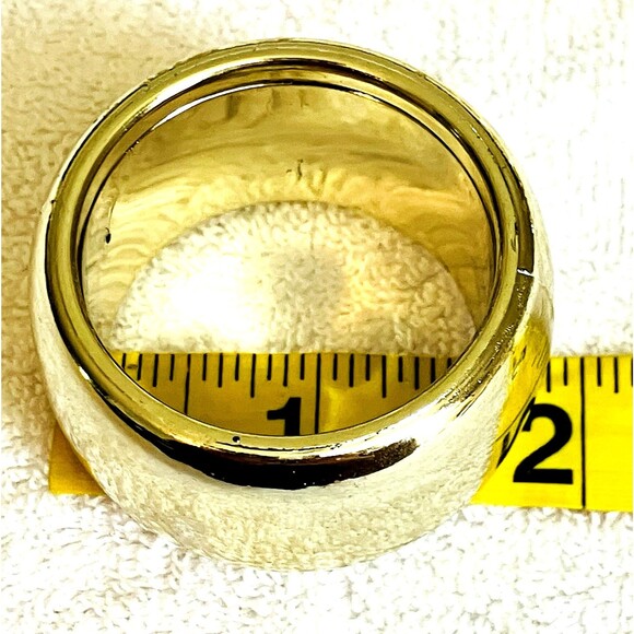 Gold Color Napkin Rings Set of 4 Round Metallic Shiny Plastic - Picture 3 of 14